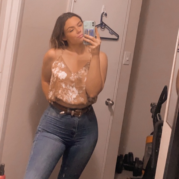 Profile Picture of Katelyn Bennett (@katelynbenne936) on Poshmark