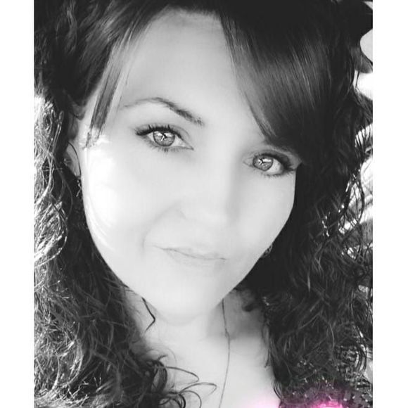 Profile Picture of Sandra Dawes (@sandra_dawes) on Poshmark