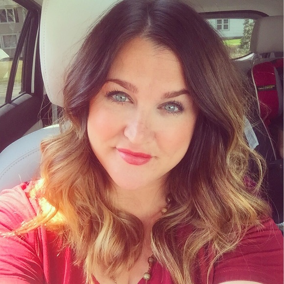 Profile Picture of Kim Mendes (@kimendes) on Poshmark