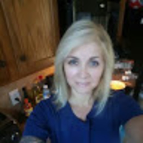 Profile Picture of Tracy Genualdi (@besenhexe13) on Poshmark