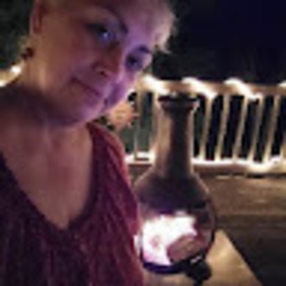 Profile Picture of Deneen Fifield (@neen2015ca) on Poshmark