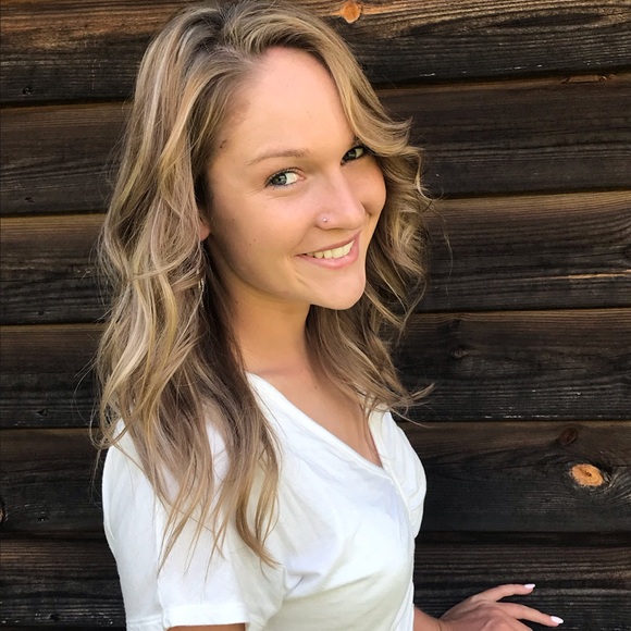 Profile Picture of Sommer Chilton (@sommer_chilton) on Poshmark