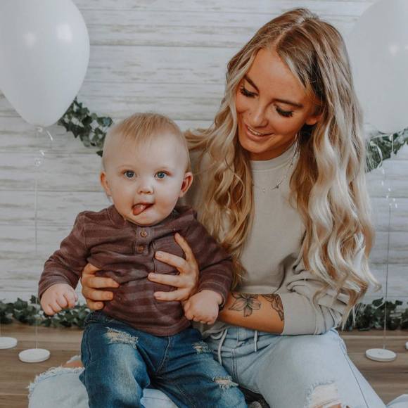 Profile Picture of Peighton Rumney (@peightonhaley) on Poshmark