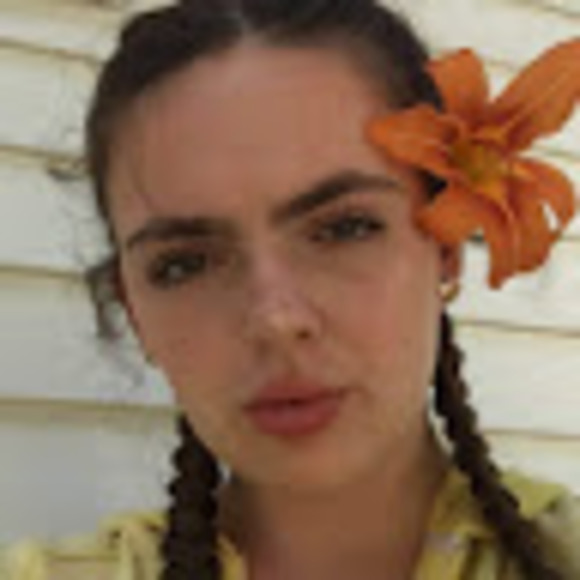 Profile Picture of Emelia Motta (@emmotta2022) on Poshmark