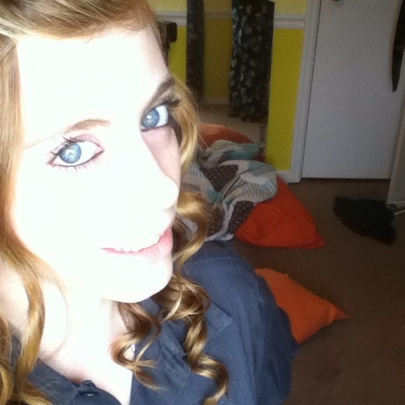 Profile Picture of June Cooper (@junecooper200) on Poshmark