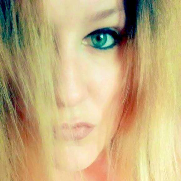 Profile Picture of Danielle Ritchie (@dee4eva119) on Poshmark