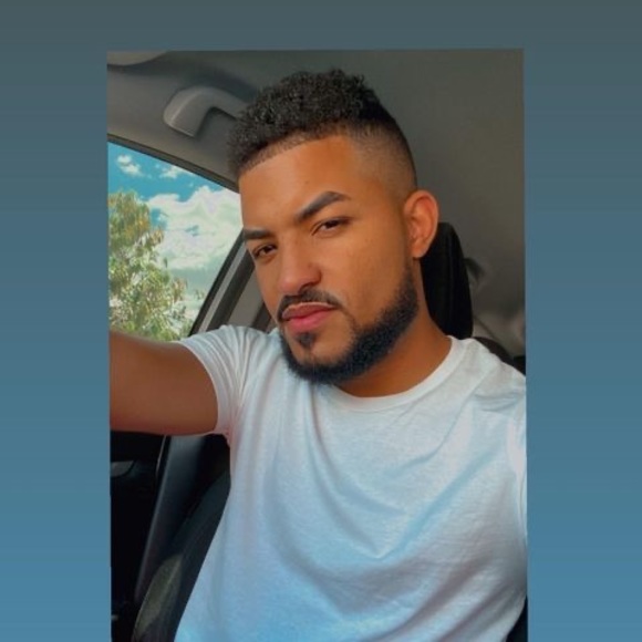 Profile Picture of Victor Lorenzo (@victor_lorenzo) on Poshmark