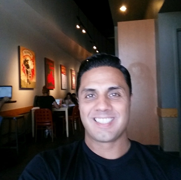 Profile Picture of Muzzy Mirza (@muzzym1) on Poshmark