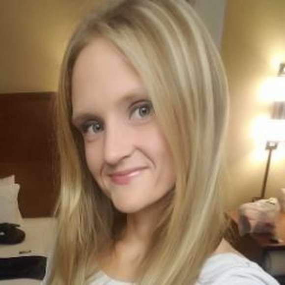 Profile Picture of Jennifer Hyatt (@jenhyatt85) on Poshmark