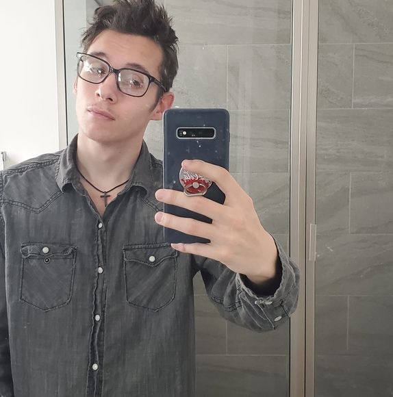Profile Picture of Nathaniel Hodges (@alexjdogs) on Poshmark