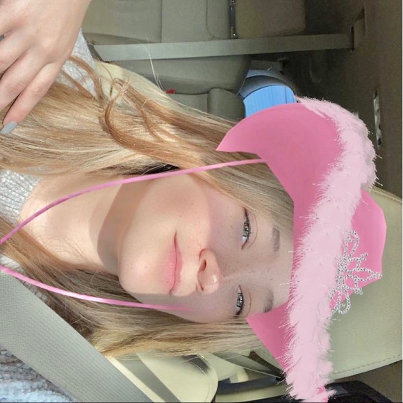 Profile Picture of Payton Sessler (@psessler3) on Poshmark