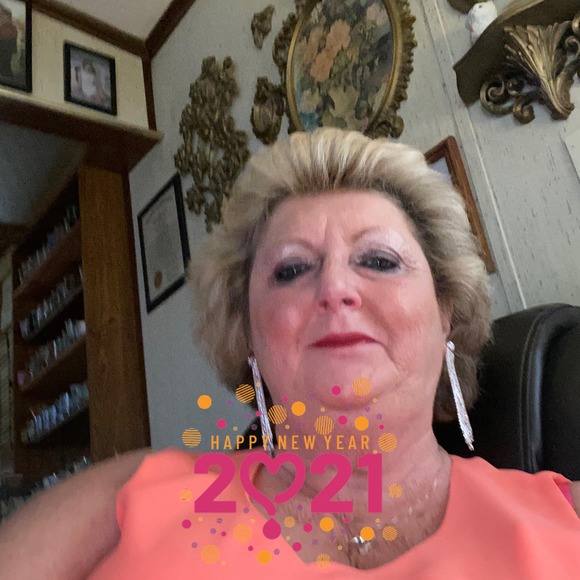 Profile Picture of Linda Maines (@lindamaines57) on Poshmark