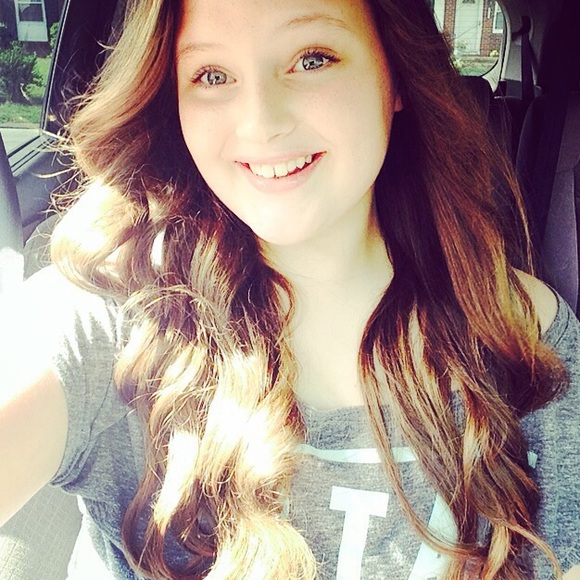 Profile Picture of Jillian Mcclure (@jillianmcclure) on Poshmark