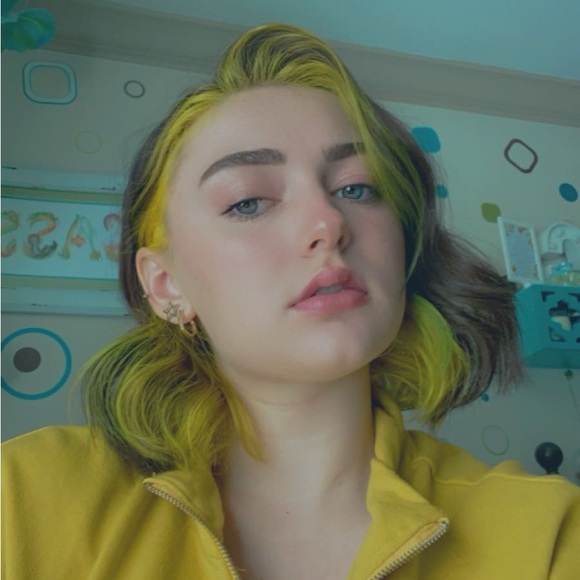 Profile Picture of Cassidy Forsyth (@cassie14girl) on Poshmark