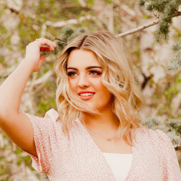 Profile Picture of Kate Spotten (@katespotten) on Poshmark