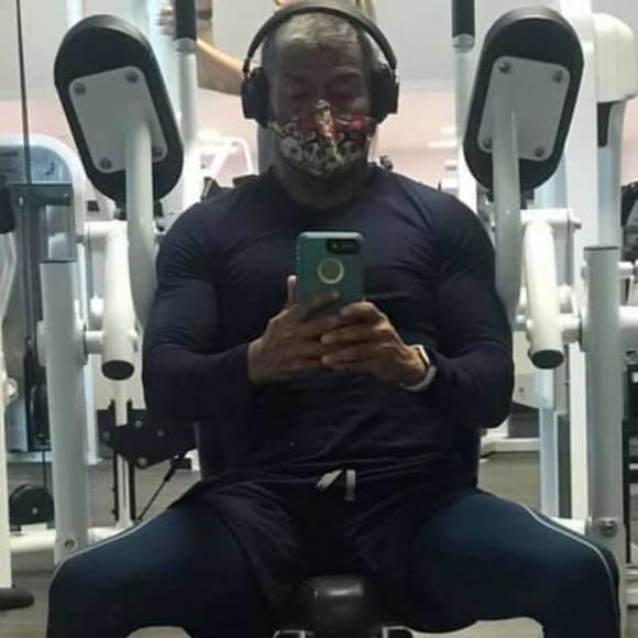 Profile Picture of Steven Gines (@stevengines) on Poshmark