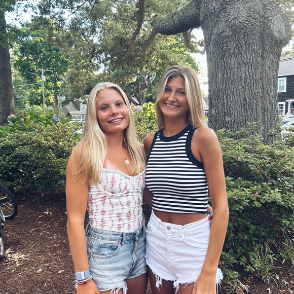 Profile Picture of Sophie Andrychowski (@andrsop25) on Poshmark