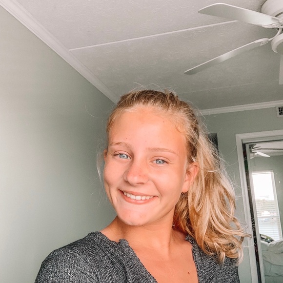 Profile Picture of Maggie Feltenberger (@m_feltenberger) on Poshmark