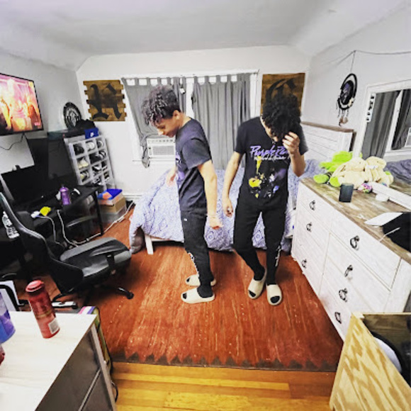 Profile Picture of Sebastian Vega (@sebastianveg908) on Poshmark