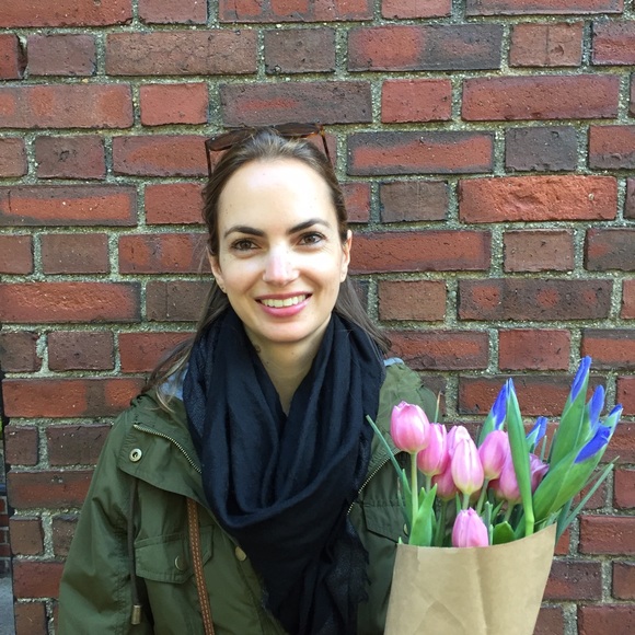 Profile Picture of Jasmine Valls (@jasfin) on Poshmark