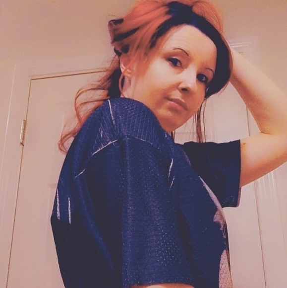 Profile Picture of Jessica Hinkle (@jess_88_2007) on Poshmark