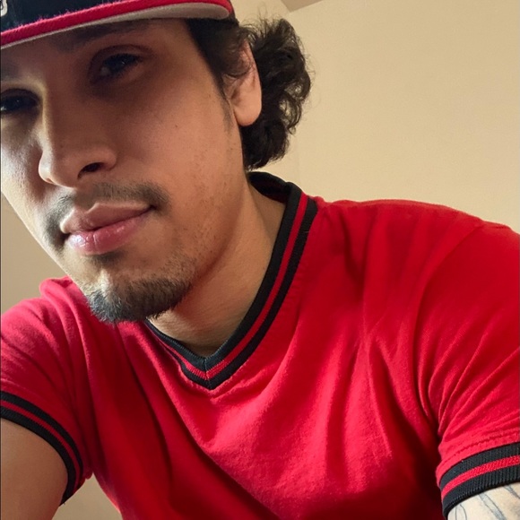 Profile Picture of Jeremy Mullins (@jeremymullins90) on Poshmark