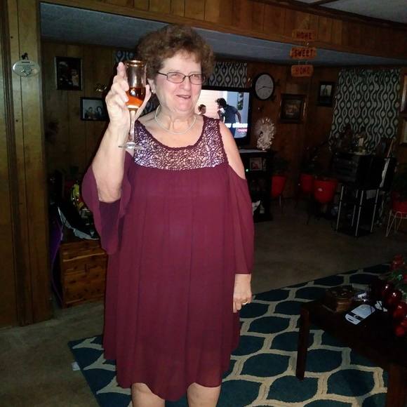 Profile Picture of Wilma Gonzalez (@wilma_gonzalez) on Poshmark