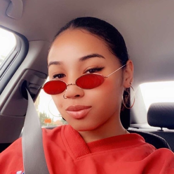 Profile Picture of Kaela Williams (@kaelamoni) on Poshmark