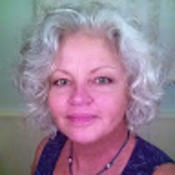 Profile Picture of Suze Feledy-jones (@oneartist) on Poshmark