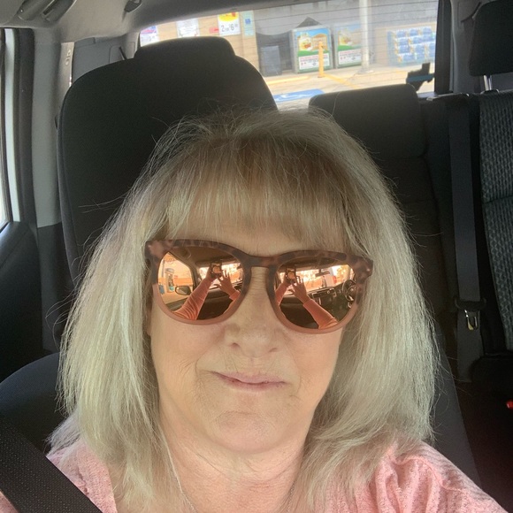 Profile Picture of Debbie Petree (@dpetree64) on Poshmark