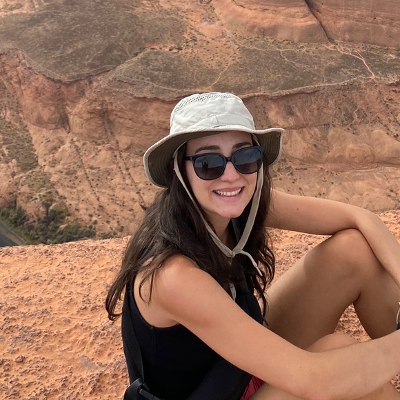 Profile Picture of Lillian Meyer (@lillianmeyer878) on Poshmark