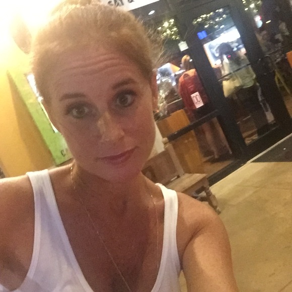 Profile Picture of Jessica Bonafield (@mommyofredheads) on Poshmark
