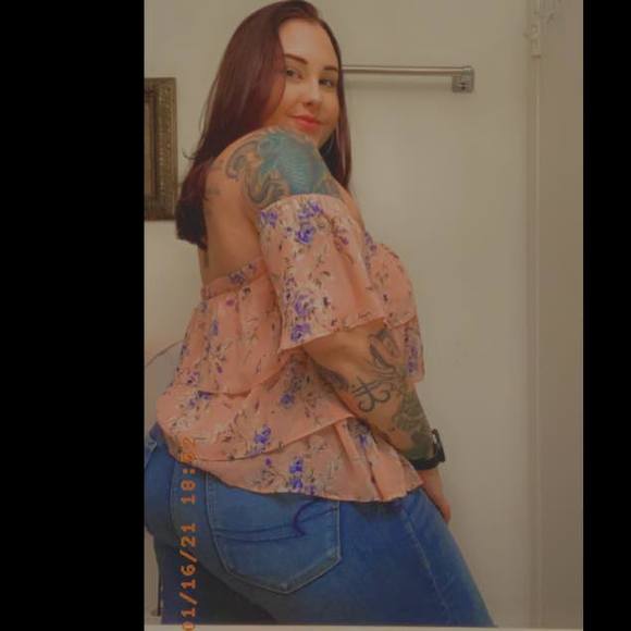 Profile Picture of Nia Degross (@ymdegross) on Poshmark