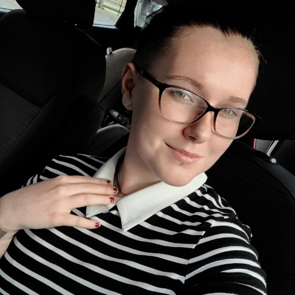 Profile Picture of Audree Bruner (@andystovefret) on Poshmark
