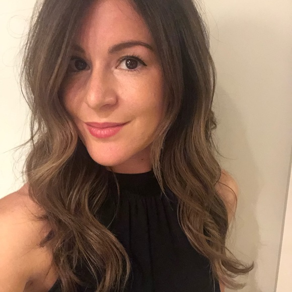 Arinn April - Poshmark Profile Picture of Arinn April (@arinn_april) on Poshmark