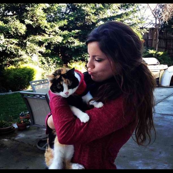Profile Picture of Allison Alvarez (@allisonalvarez5) on Poshmark