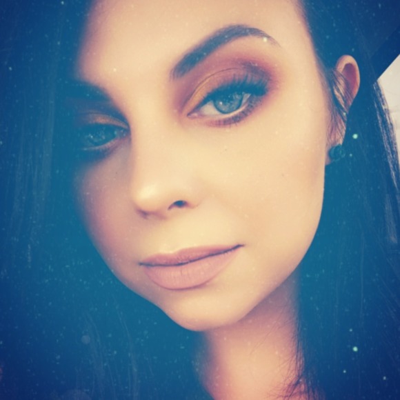 Melissa Laukkanen - Poshmark Profile Picture of Melissa Laukkanen (@melisser_28) on Poshmark