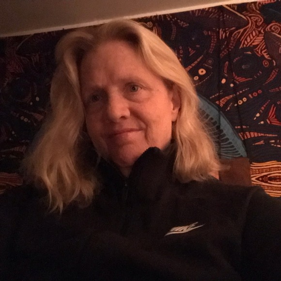 Profile Picture of Polly Brooks (@pollypbrooks) on Poshmark