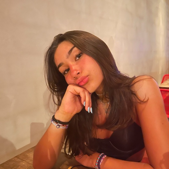 Profile Picture of Rachel Tescher (@racheltesch) on Poshmark