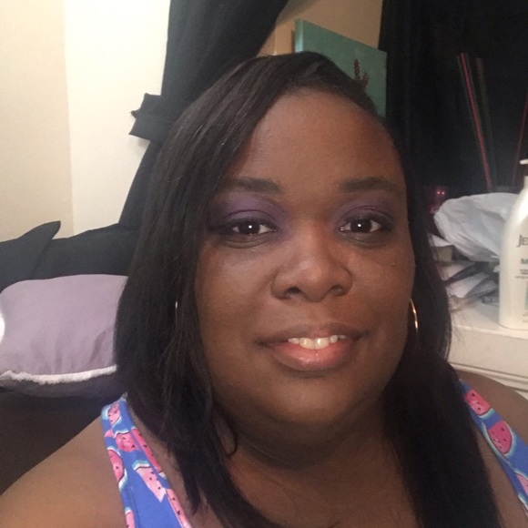 Profile Picture of Aisha Hughes (@missesha44) on Poshmark