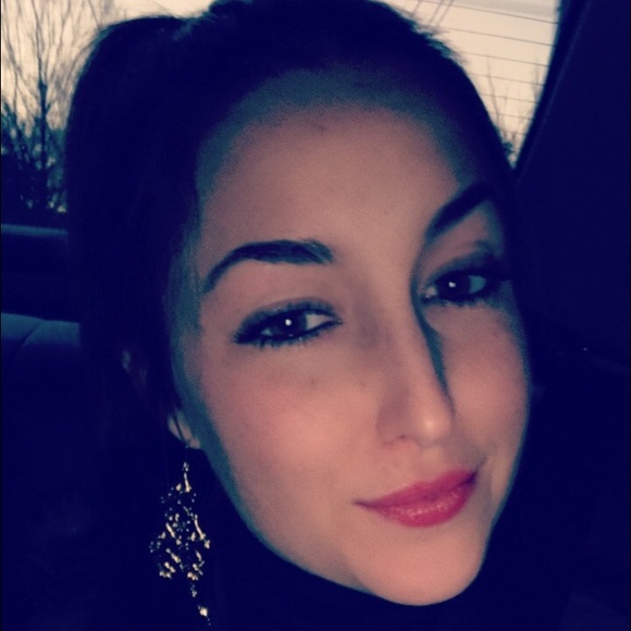 Profile Picture of Ferren Stala (@ferrenstala) on Poshmark