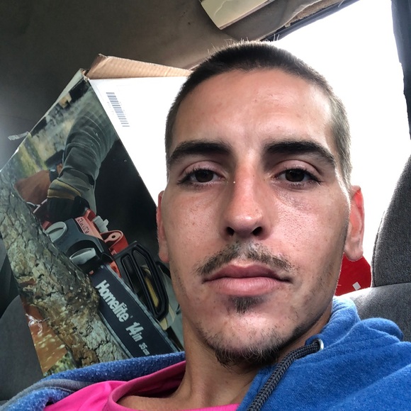 Profile Picture of Andrew Levine (@atlevine727) on Poshmark