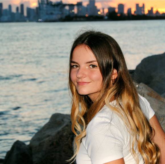 Profile Picture of Leila Halley-wright (@leilahw) on Poshmark