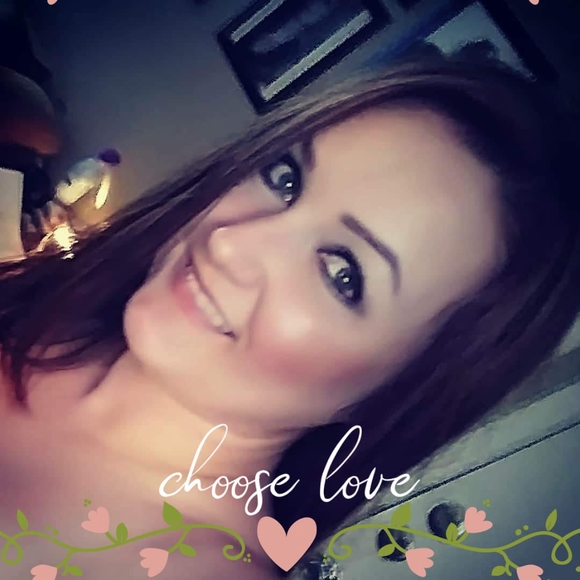 Profile Picture of Lisa marie Eller (@leelee_1986) on Poshmark