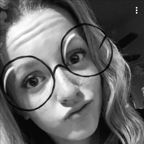 Profile Picture of Jessica Frank (@jessica_renea02) on Poshmark