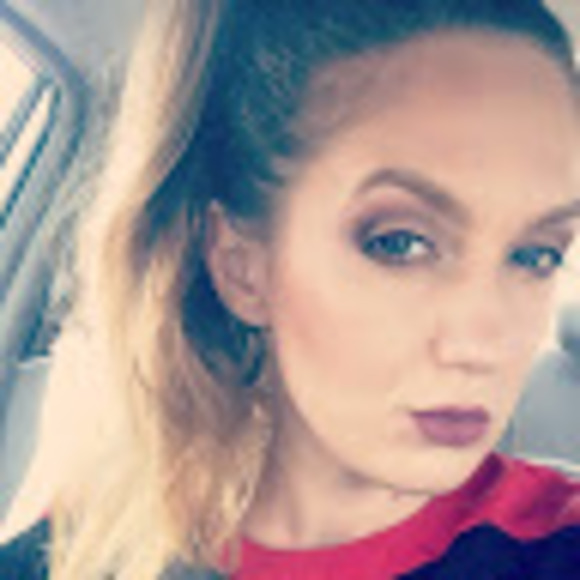 Profile Picture of Brittney Ramirez (@brittneyrami427) on Poshmark