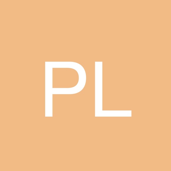 Profile Picture of Paula Labieniec (@recycler22) on Poshmark