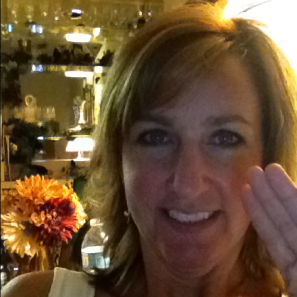 Profile Picture of Tina Alberts (@tina_alberts) on Poshmark
