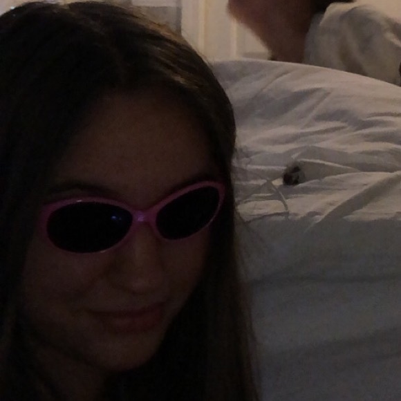 Profile Picture of Linsay Lindbloom (@linsaylindbloom) on Poshmark
