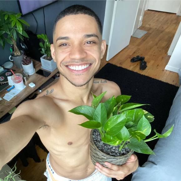 Leo Reyes - Poshmark Profile Picture of Leo Reyes (@minime4490) on Poshmark